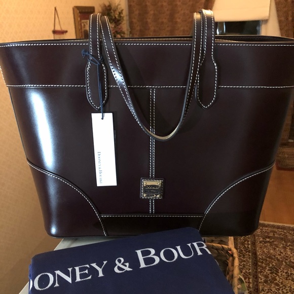 Dooney & Bourke Handbags - Sale🌼Beautiful Dooney and Bourke tote.